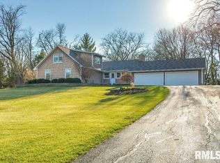18330 Robbins Rd, Pleasant Valley, IA 52767
