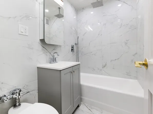 770 Ocean Parkway image 24 of 26