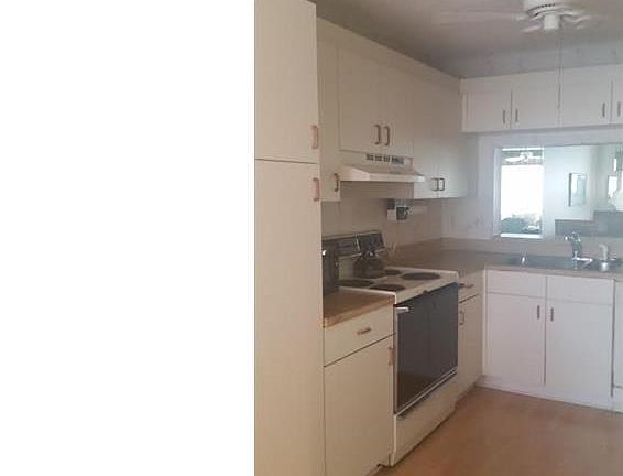 5th image of 10628 W Clairmont Cir #211