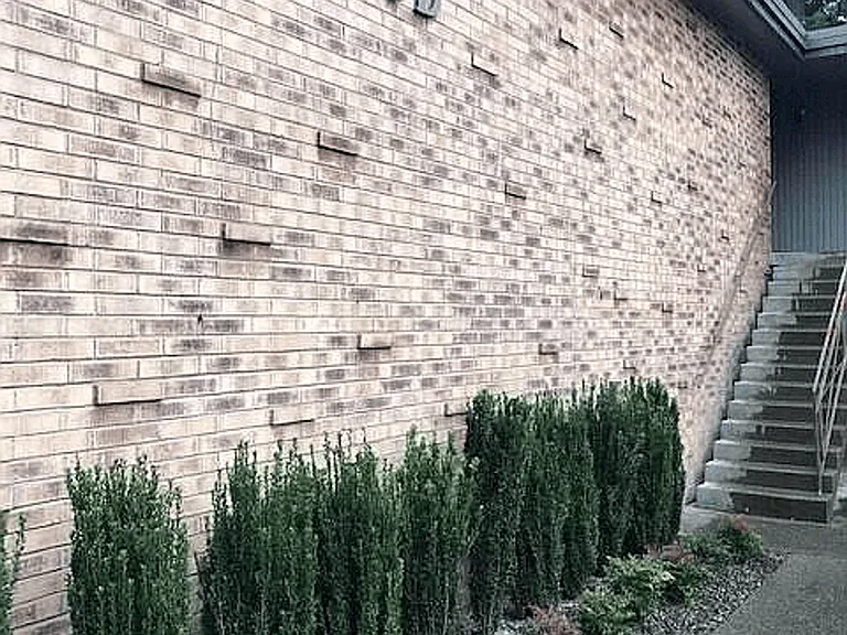 Van Lloyd Apartments — Photo 8