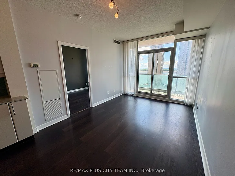 33 Bay St #2109 — Photo 3