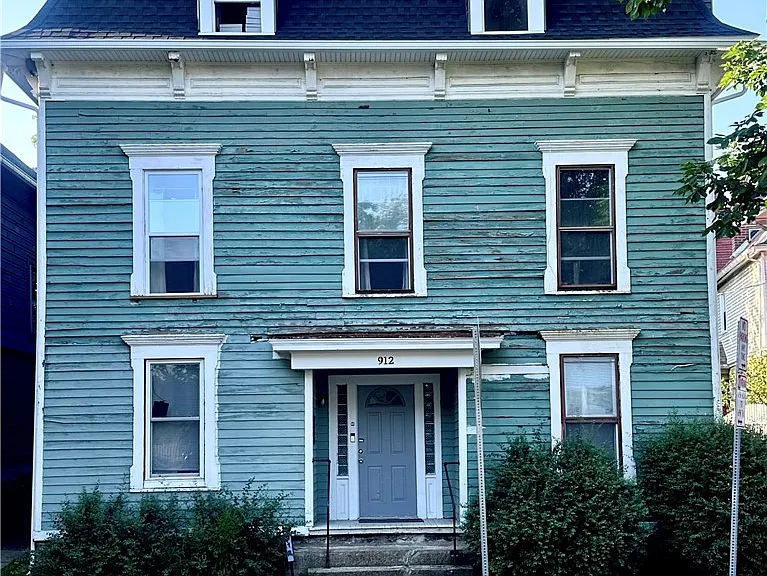 912 Lafayette Ave — Photo 1