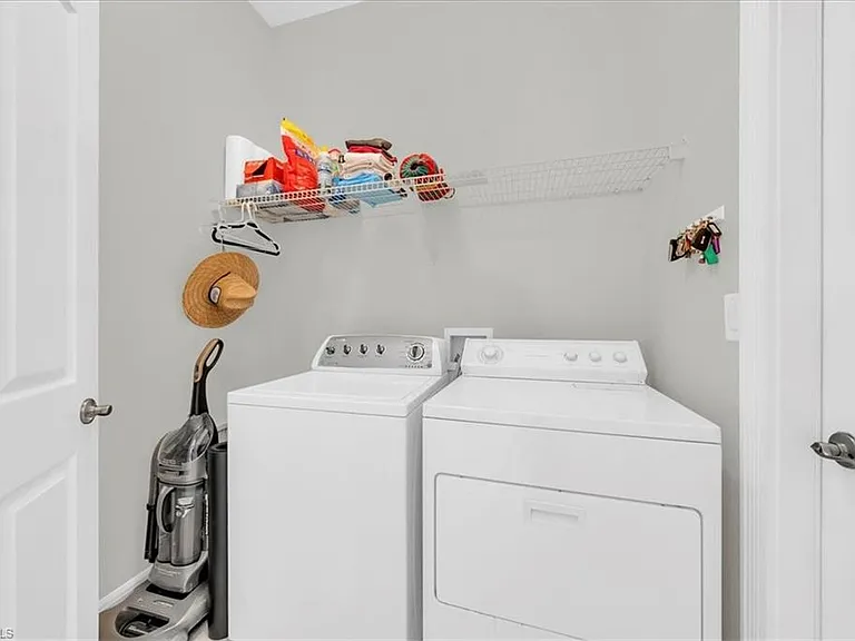 28327 Hidden Lake Dr — Photo 24