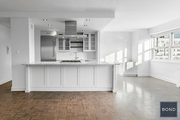 Rented by Bond New York | media 25