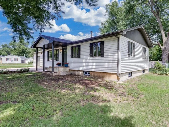 1800 Ritchie St, Winfield, KS 67156