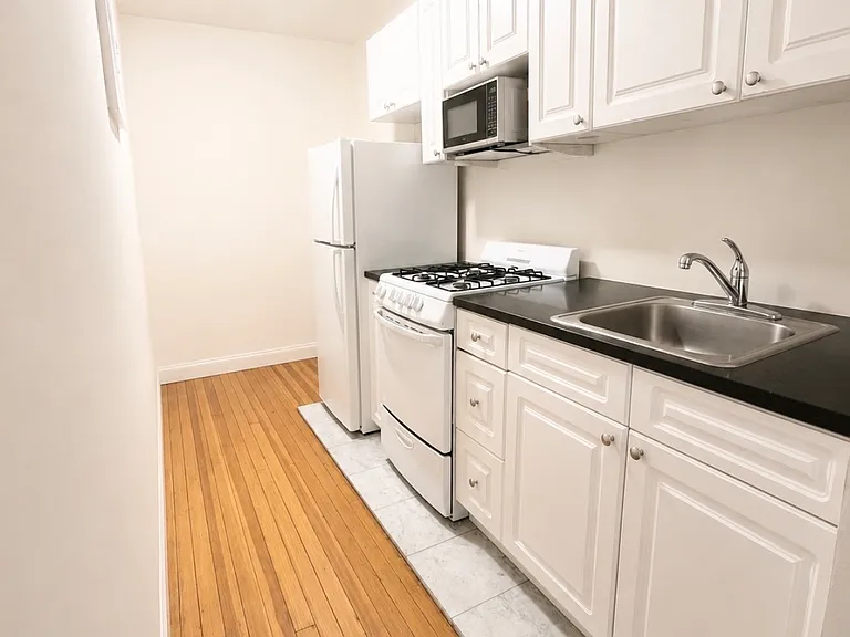 235 E 50th St #35 — Photo 1