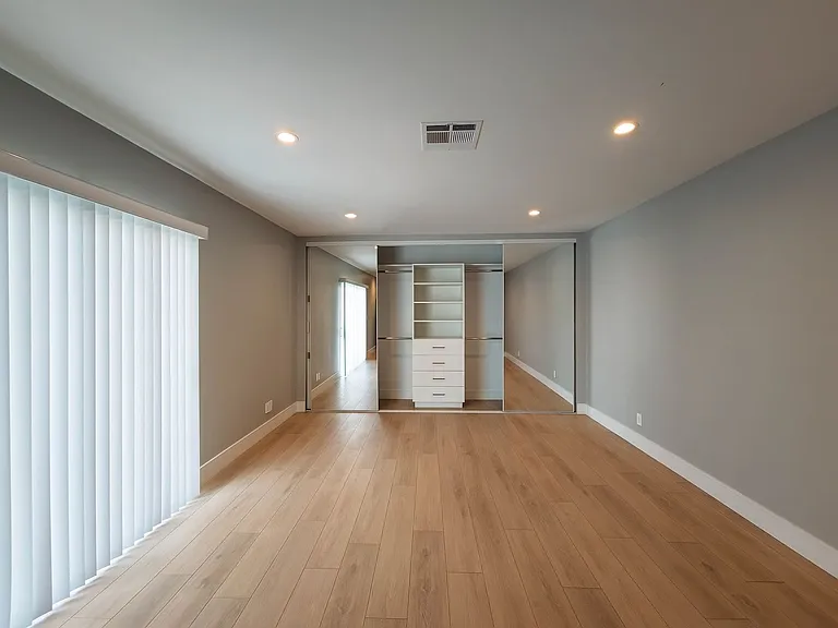 6454 Gentry Ave — Photo 35