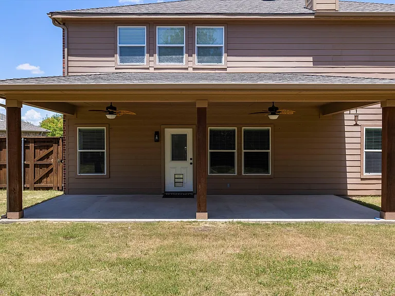 821 Westwood Ct — Photo 16