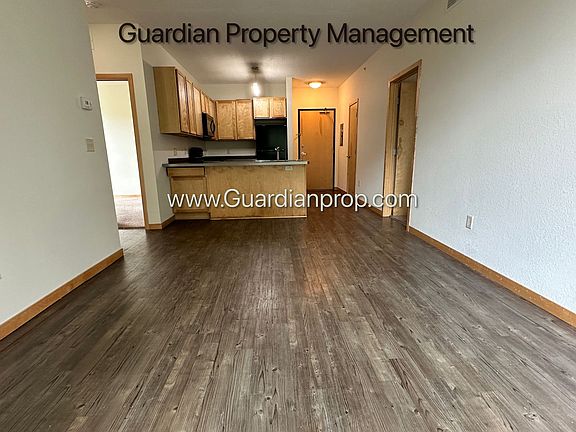 5th image of 811 4th St SE APT 211