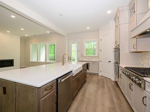 The Luster - Kitchen