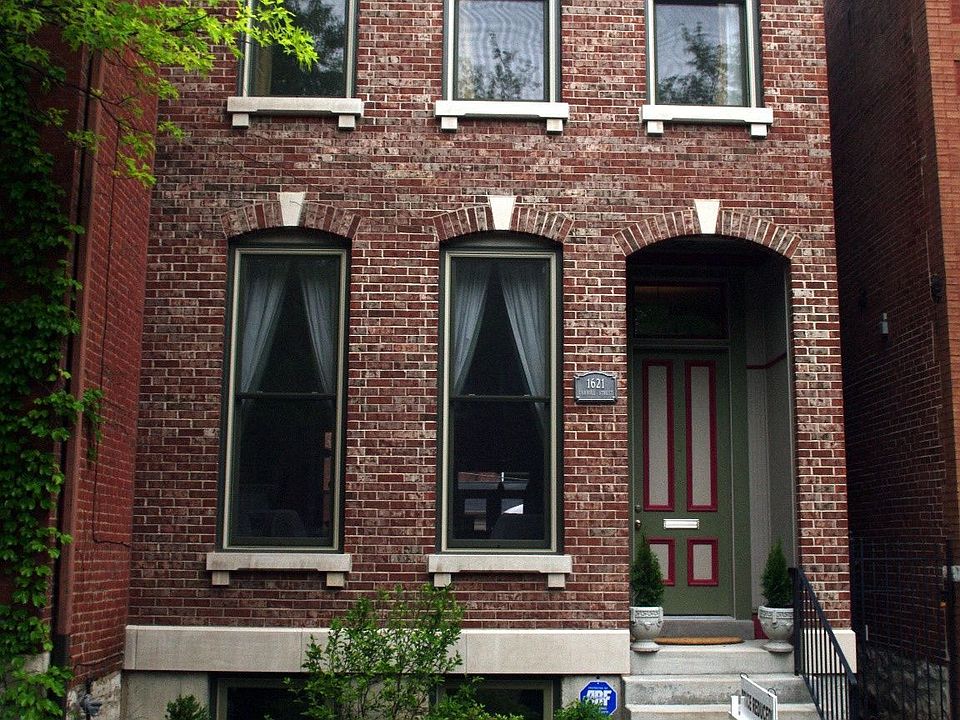 New construction 2007- a rare find in beautiful, historic Lafayette Square