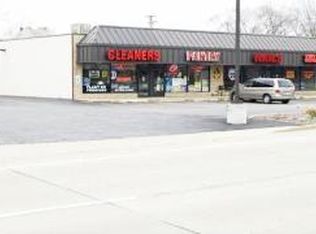 16 N Bartlett Rd, Streamwood, IL 60107