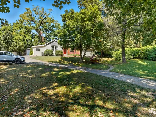 935 Spring Ave, Saint Charles, MO 63301