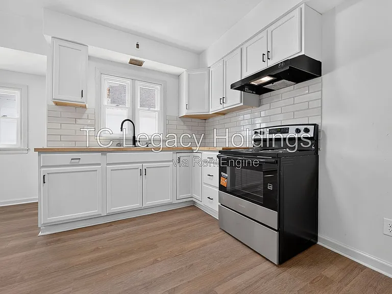 300 Ash Ave — Photo 16