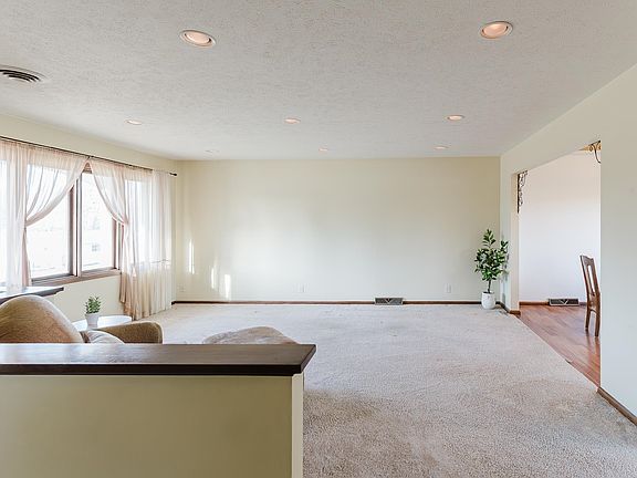 4th image of 1400 Bel Air Rd