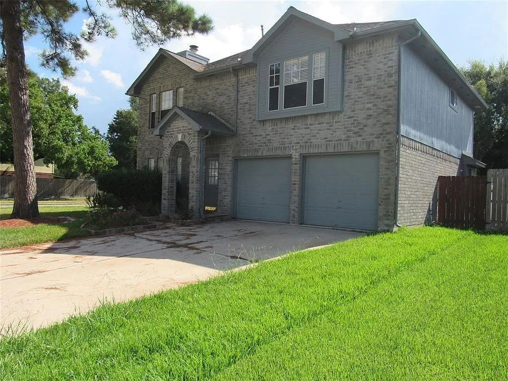 3 bed, 2.5 bath, 2109 sqft, $2,000 — Photo 2