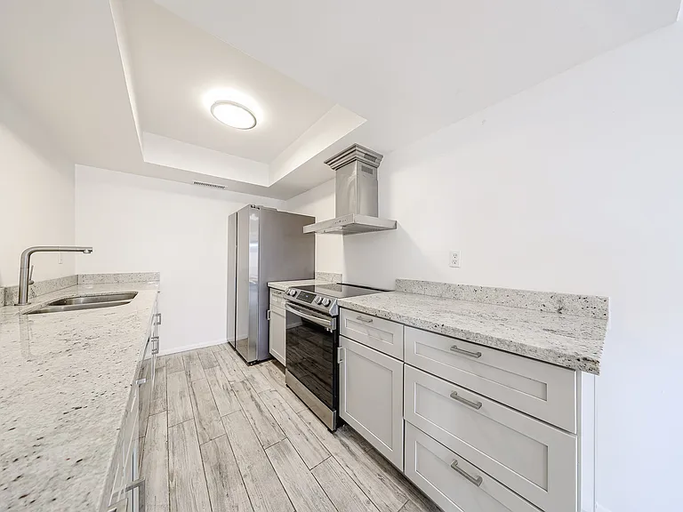 2501 N 22nd Dr — Photo 20