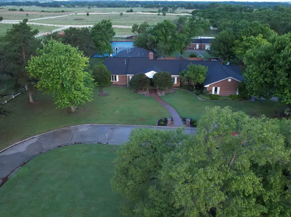 2111 48th St, Woodward, OK 73801