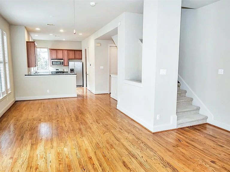 1611 Silver St — Photo 10