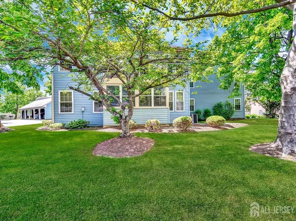 122B Concordia Cir, Monroe Township, NJ 08831