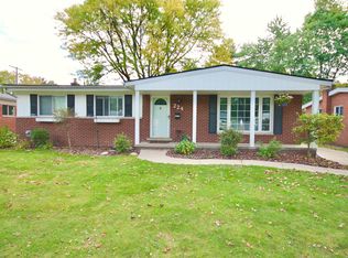 224 Lyons Dr, Troy, MI 48083