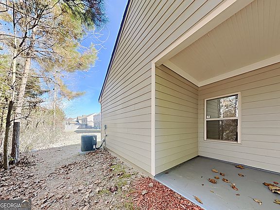 3rd image of 557 Scotland Dr