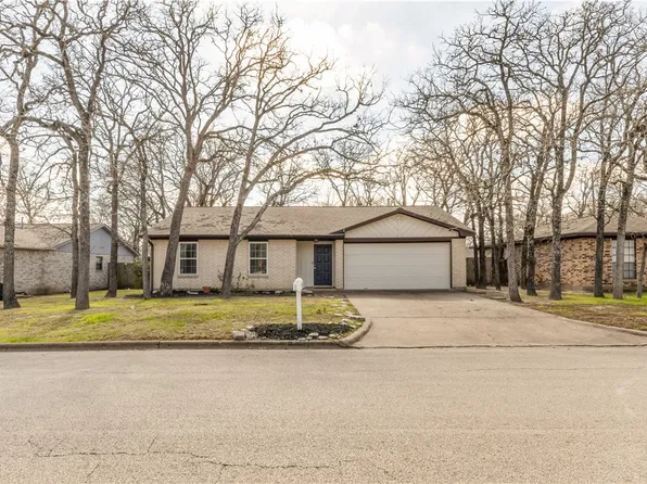 2824 Forestwood Dr, Bryan, TX 77801