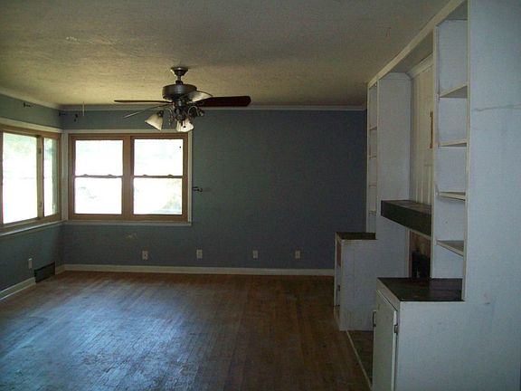 3rd image of 117 Whitworth Ave