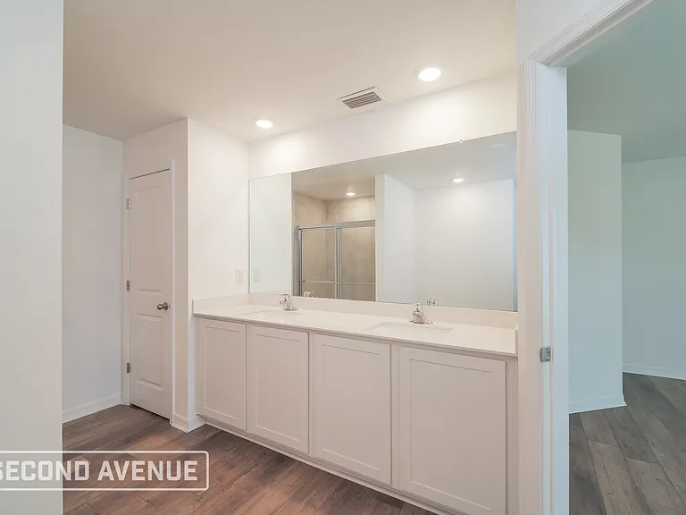 2044 NE 18th Ter — Photo 10