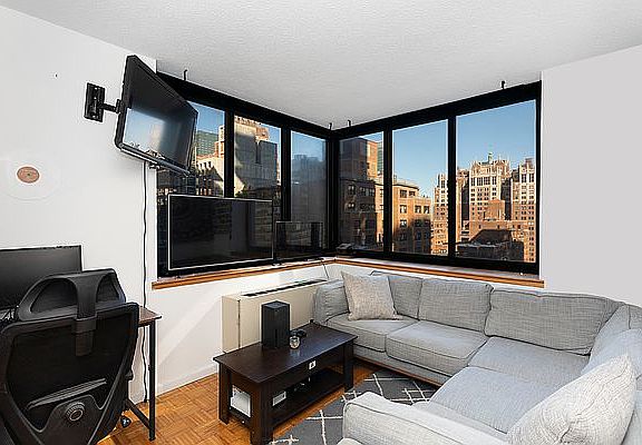 5th image of 250 E 40th St APT 20E