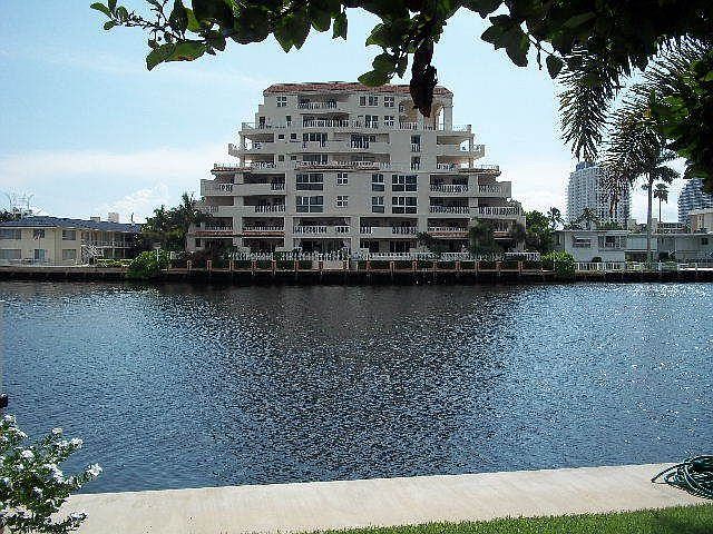 unit overlooks Intracoastal
