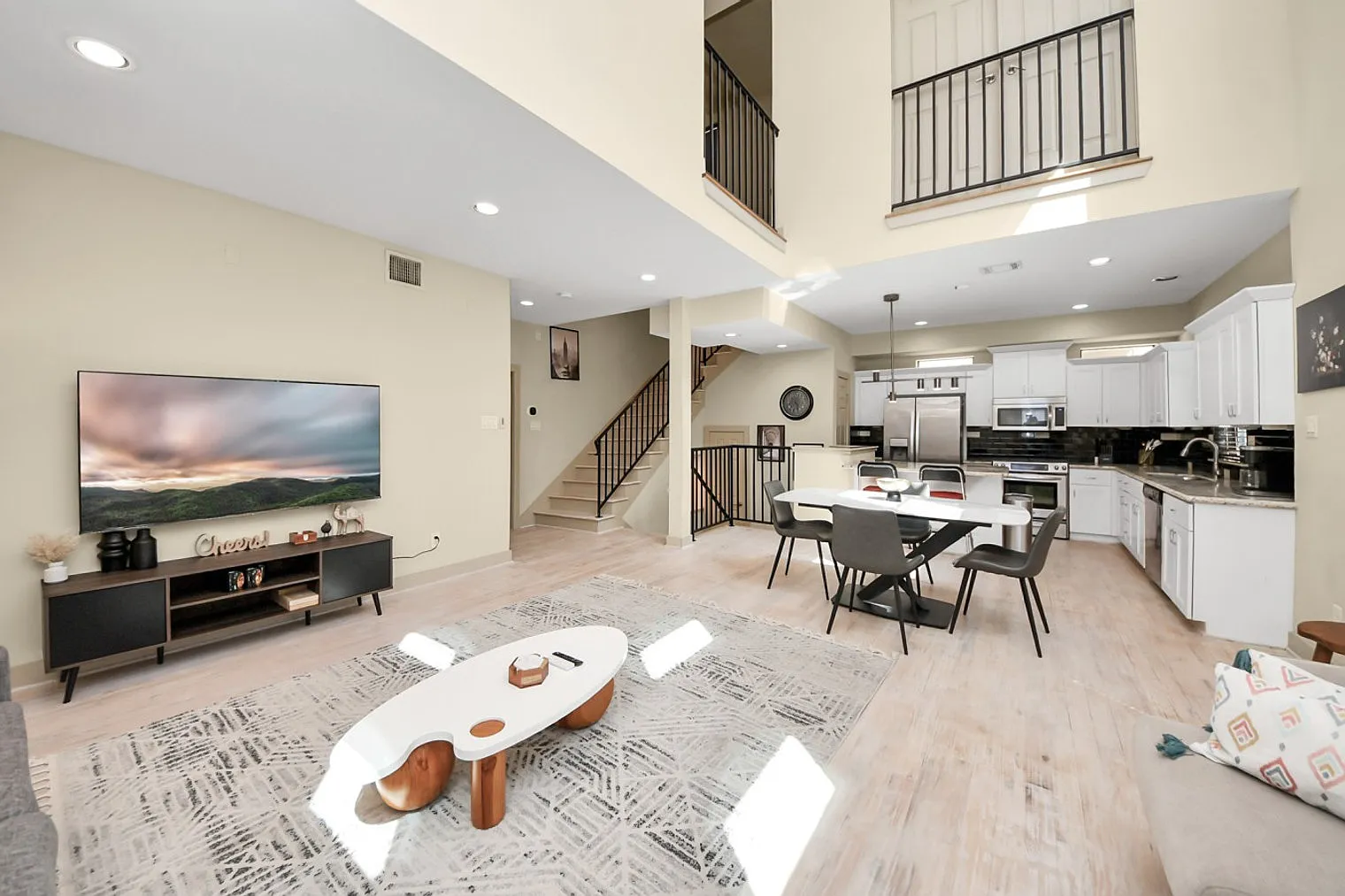 4 bed, 3.0 bath, $6,045 — Photo 3