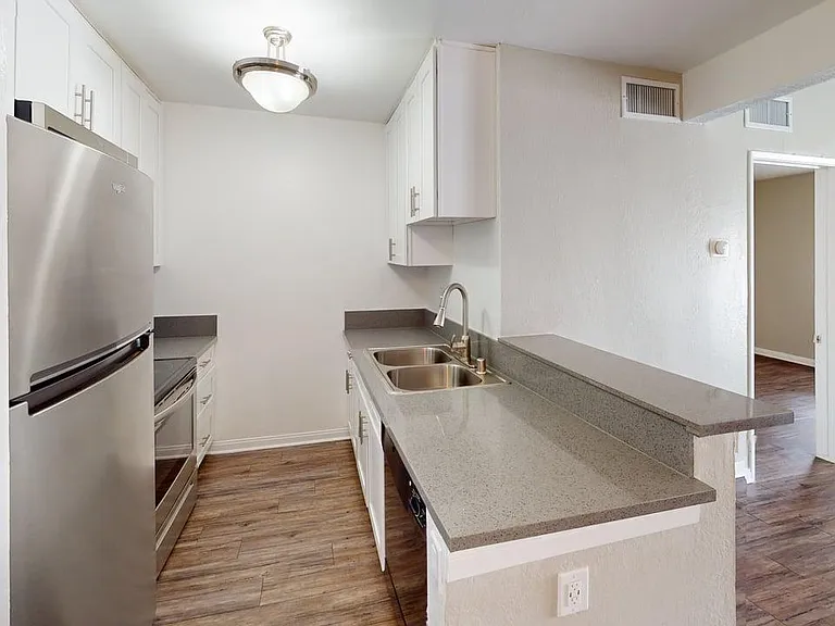 The Lodge at Porter Ranch Apartments — Photo 10