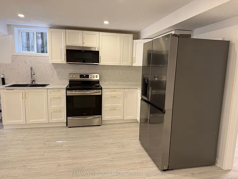 6 Albery Cres — Photo 5
