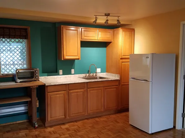 4322 SE Meadowcrest Ct #B, Portland, OR 97222