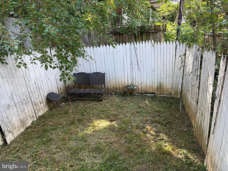 7058 Saybrook Ave — Photo 20