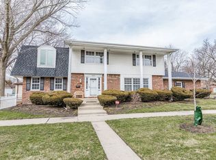 2800 De Cook Ave, Park Ridge, IL 60068