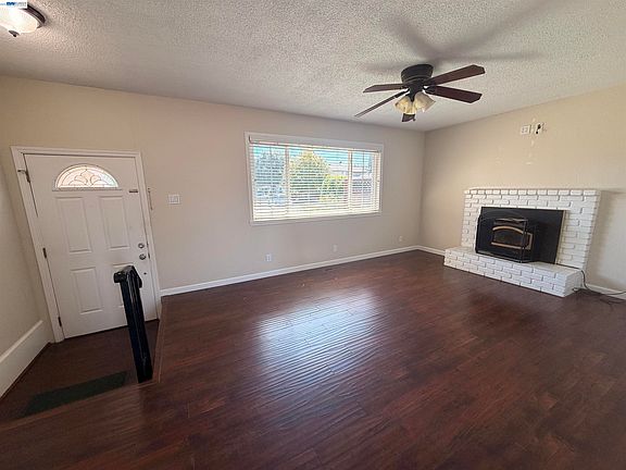 4th image of 312 Robert Way