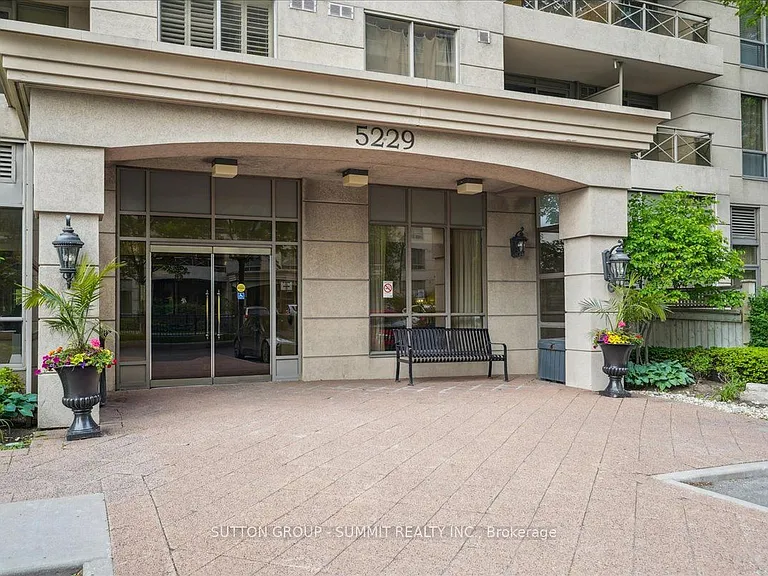 5229 Dundas St W #511 — Photo 3