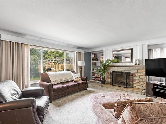 4th image of 19096 Colahan Dr