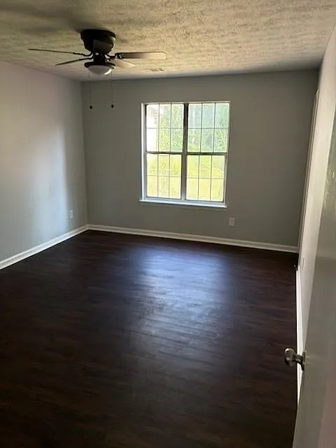 3 bed, 2.0 bath, 1024 sqft, $1,600 — Photo 2
