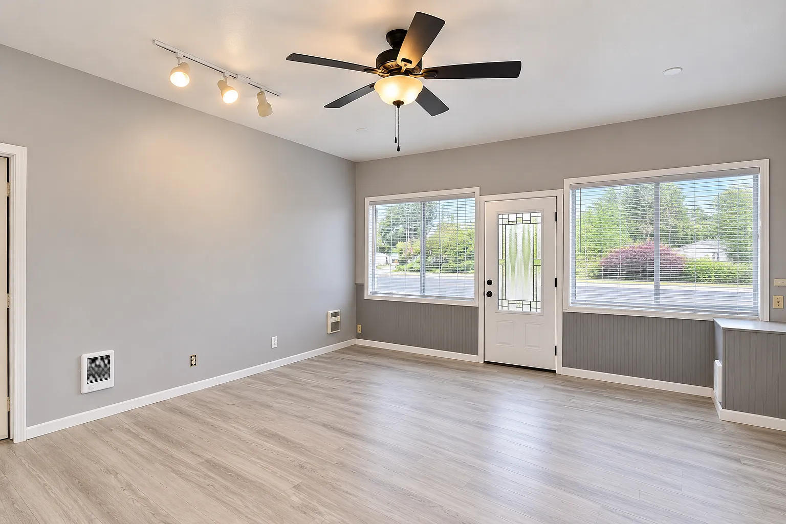 1 bed, 900 sqft, $995 — Photo 3