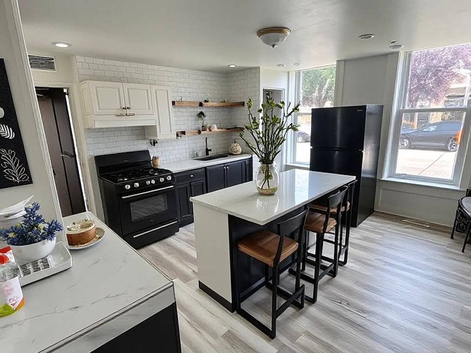 1st image of 2867 W 21st St #1