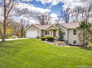 6782 Fawn Dr NE, Cedar Springs, MI 49319