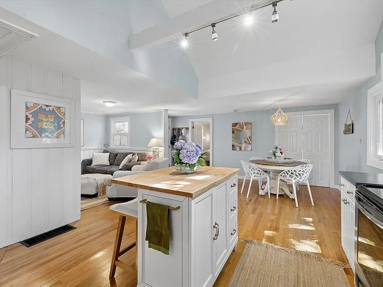 31 Perkins Rd — Photo 8