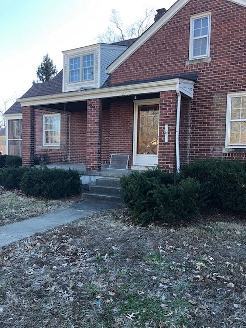 402 College Street — Photo 1