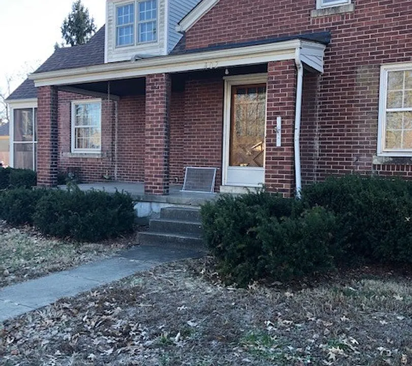 402 College St #402