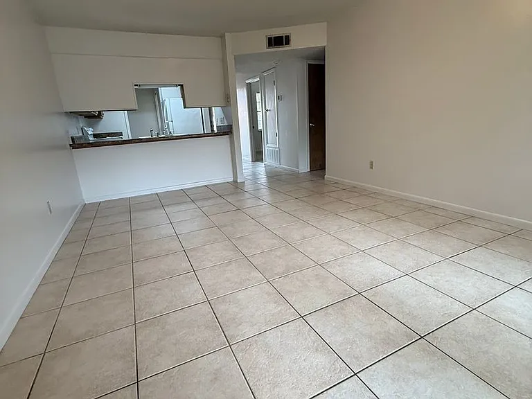117 Classic Ct — Photo 9