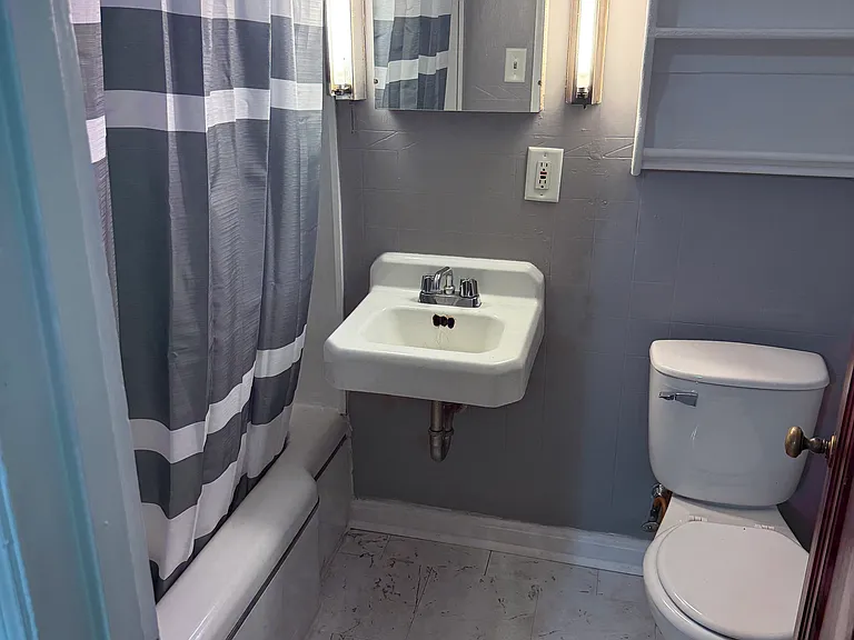 915 3rd Ave S #6 — Photo 6