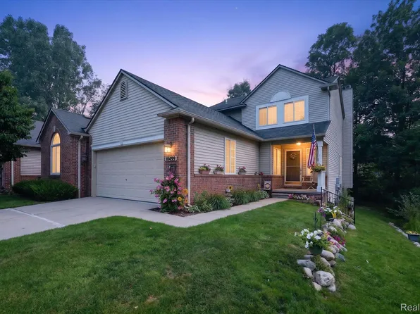 10499 Viewtop Ct, Hartland, MI 48353
